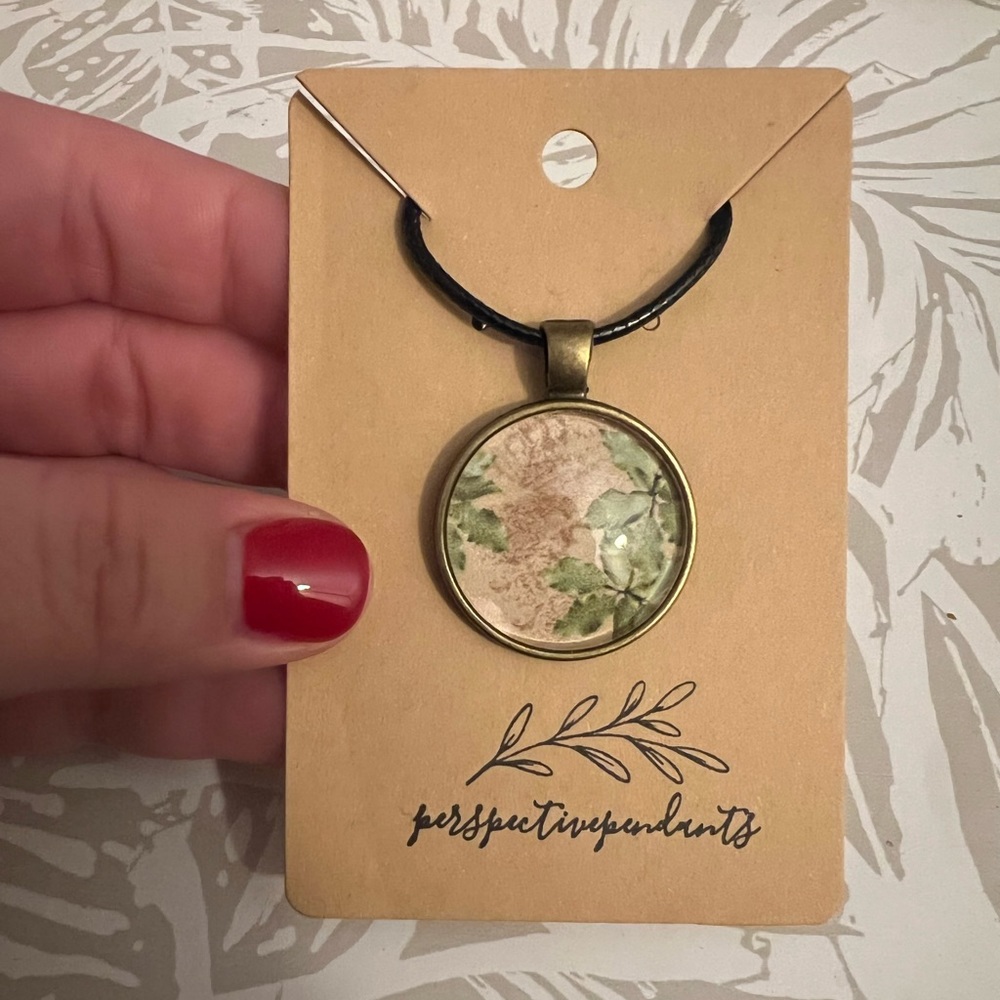 🍁Hand- Crafted Vintage Fall Floral Cabochon Pendant Necklace🍁